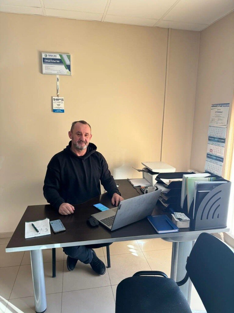 Специалист Вода-СТ в офисе компании